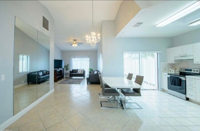 Building Photo - 5924 Strawberry Lakes Cir