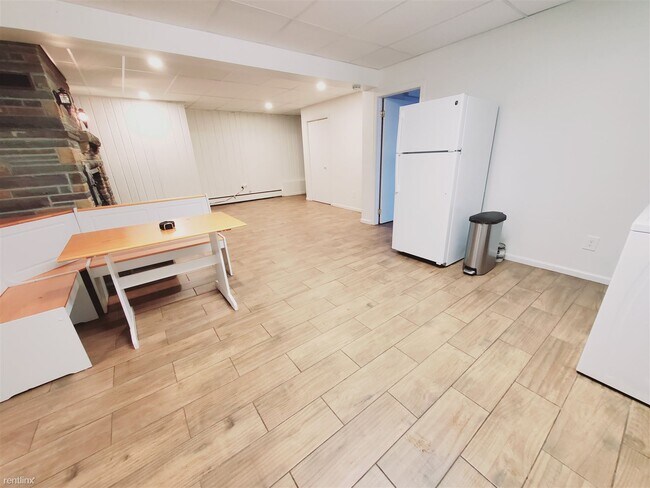Foto del edificio - 1 br, 1 bath Condo - 47 Whitmore Ln Apt A