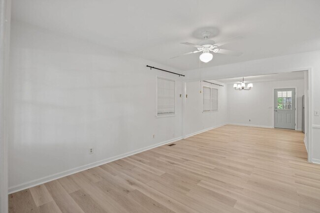 Building Photo - Updated Ranch in North Raleigh, New Floors and Paint, Rear Deck, Pet Friendly!