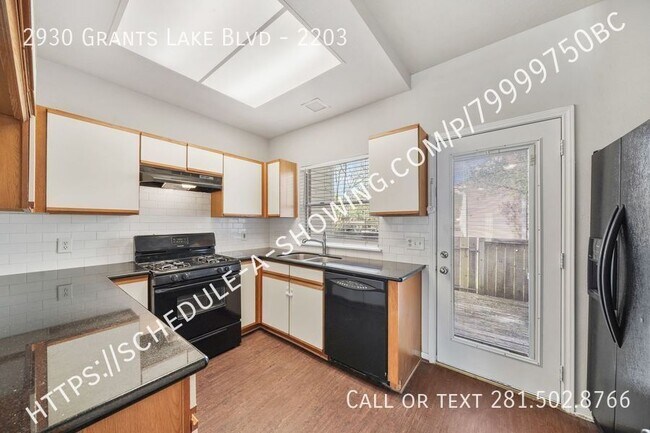 Foto del edificio - 2930 Grants Lake Blvd