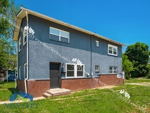 Building Photo - 416 S Yale Ave