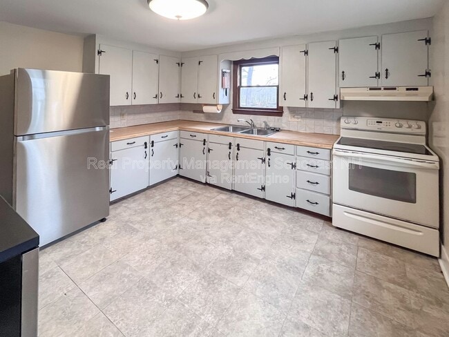 Foto del edificio - 241 Mallego Rd