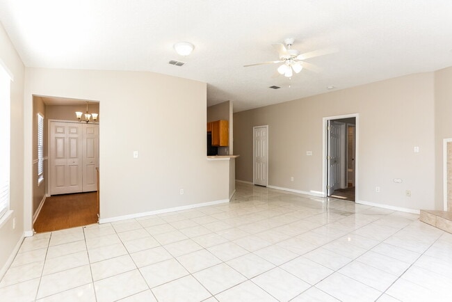 Building Photo - 7510 International Village Dr
