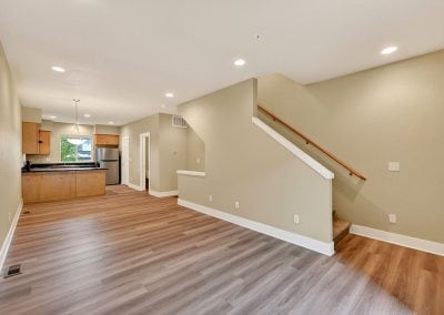 Building Photo - Glisan Town Homes