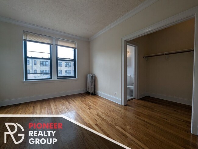 Foto del edificio - 2715 N Milwaukee Ave