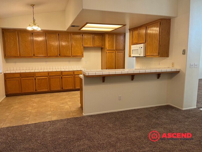 Foto del edificio - MOVE IN SPECIAL $500 OFF FIRST MONTH RENT! Lovely Home In Southwest Bakersfield!