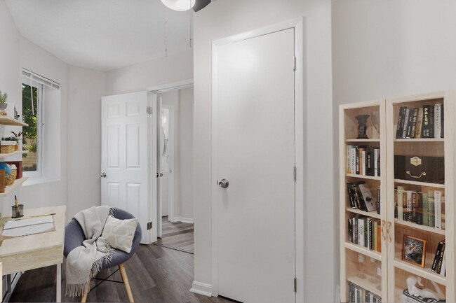 Building Photo - 3028 Cleinview Ave