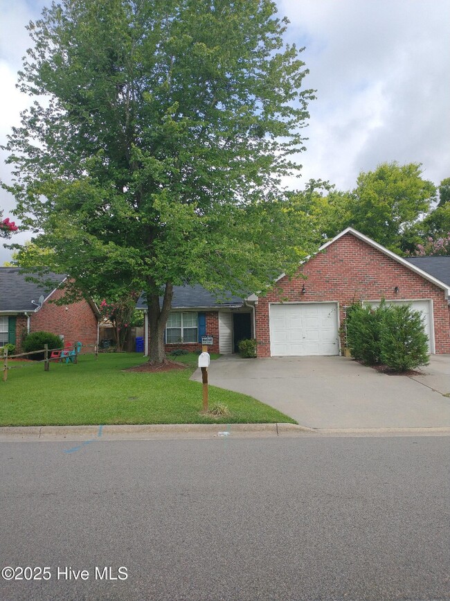 Building Photo - 2621 Richard Dr