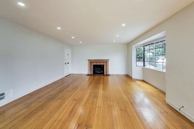 Building Photo - 612A Brooklyn Avenue-