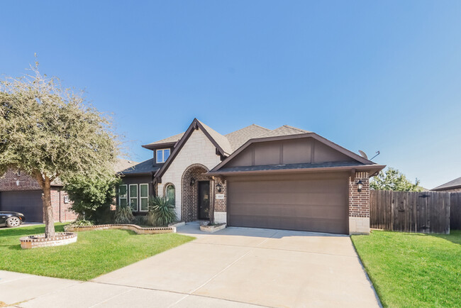 Foto del edificio - Bright Brick Home in Aubrey, TX