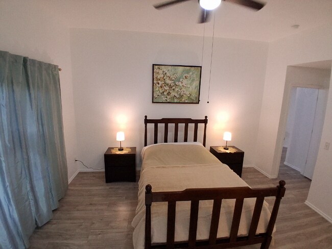 Foto del edificio - 2 Cloverdale and Wheatland