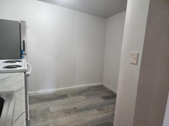 Foto del edificio - 116 E Main St