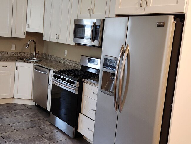 Building Photo - Charming 3Bed/3.5Bath in Butcher's Hill