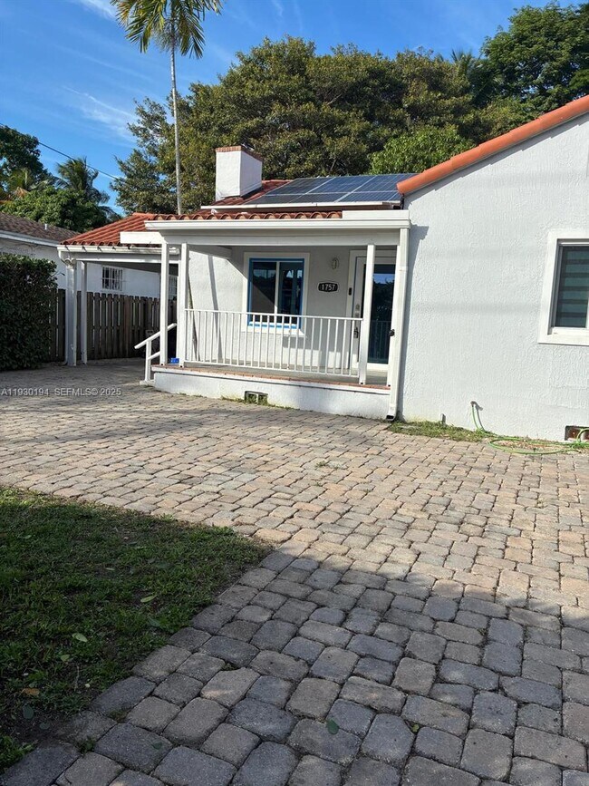 Foto del edificio - 1757 SW 24th Ter