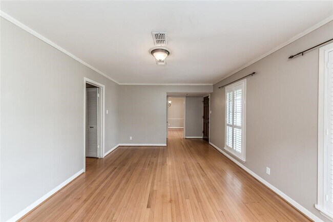 Foto del edificio - 5537 Lincrest Ln