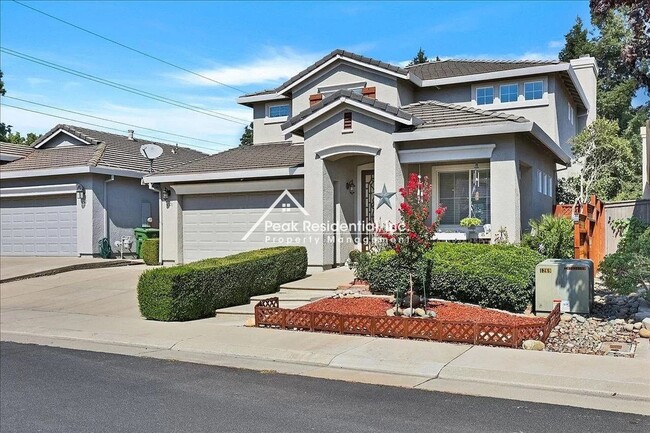 Foto del edificio - Wonderful Elk Grove 4bd/3ba Home with 3 Ca...