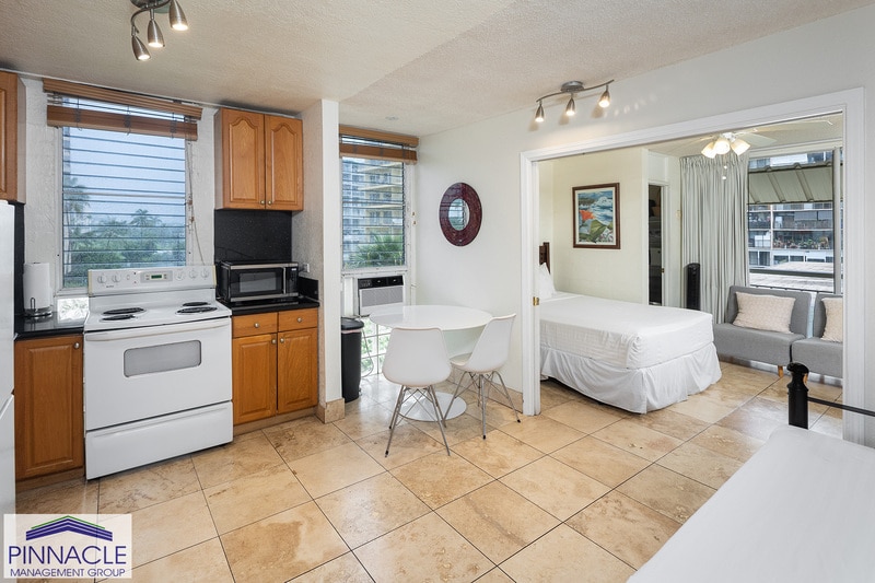Photo - 240 Liliuokalani Ave #401