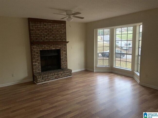 Building Photo - 821 7 Springs Dr