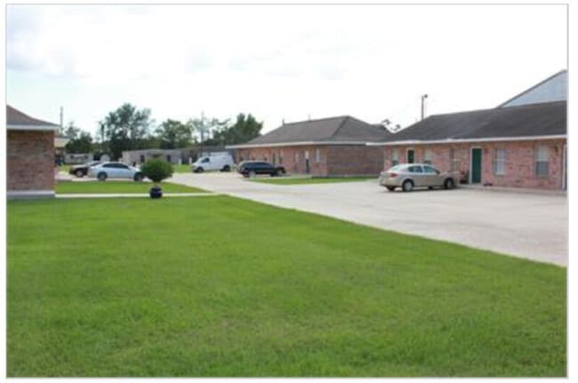 Building Photo - 42493 Barry Ct