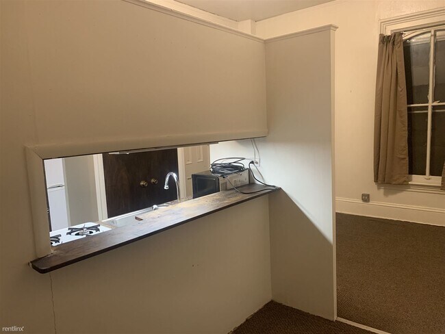 Building Photo - Studio, 1 bath Apartment - 401 W Jackson St