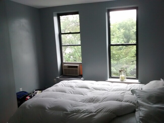 Foto del edificio - 205 Knickerbocker Ave