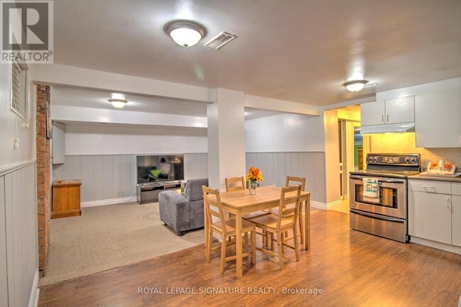 Building Photo - 2015 Fontwell Crescent