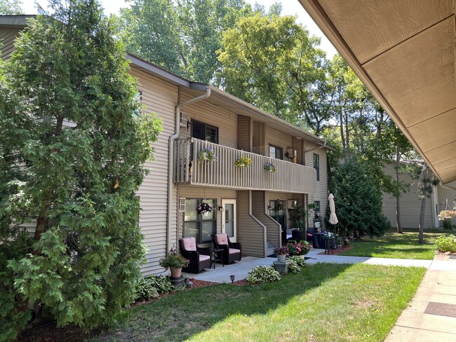 Foto del edificio - 1626 Pinewood Ln