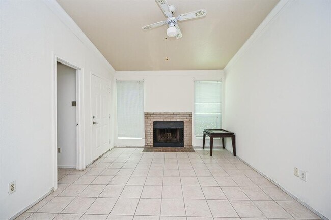 Foto del edificio - 3900 Woodchase Dr