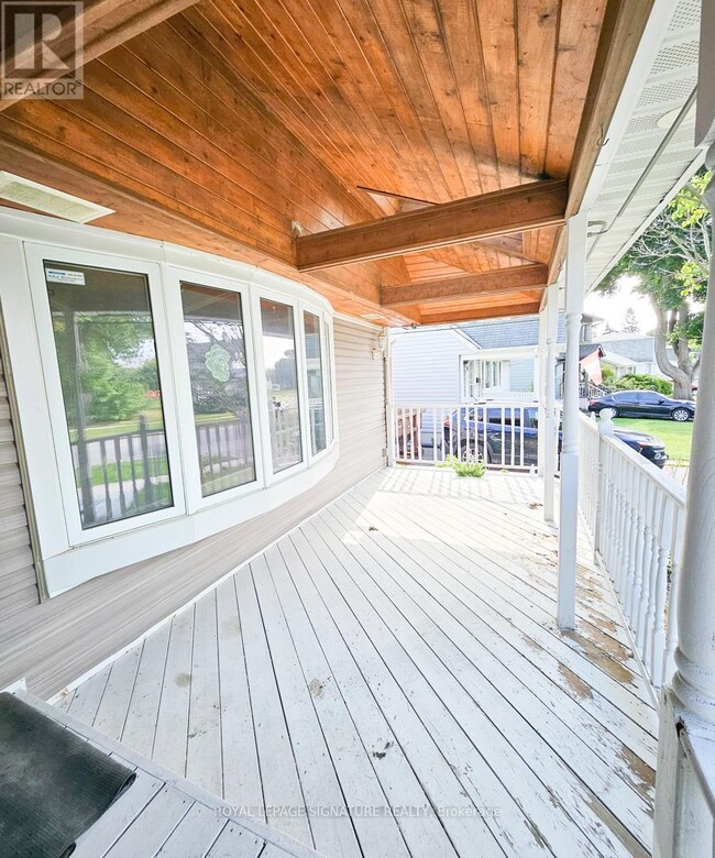Building Photo - 33 Woodhouse Crescent