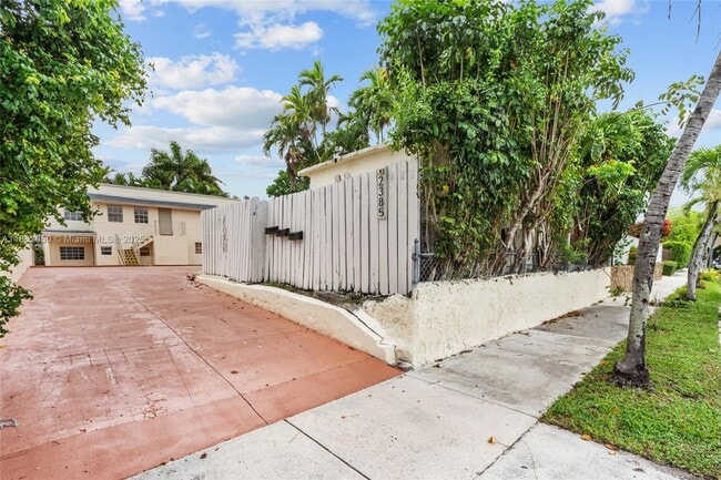 Foto del edificio - 2385 SW 17th St