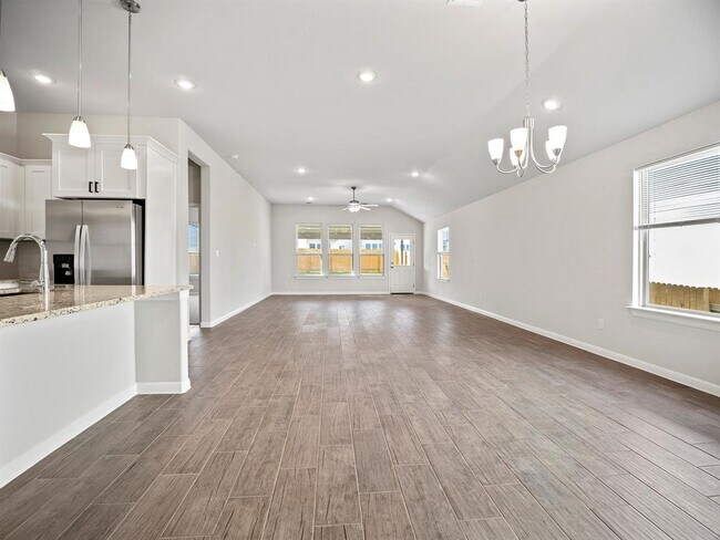 Foto del edificio - 136 Caterpillar Ln