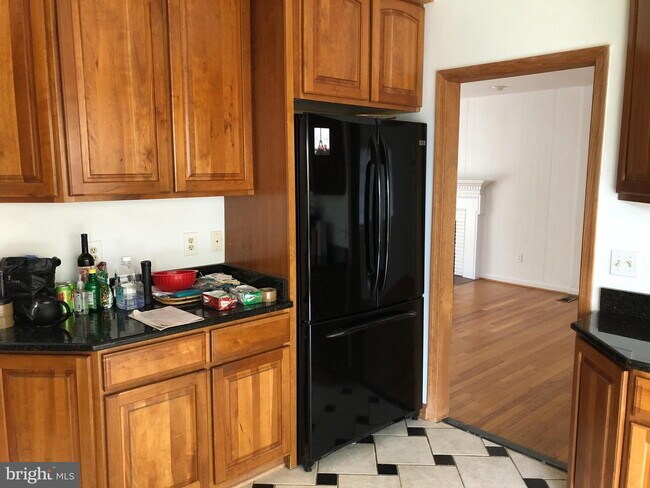 Foto del edificio - Impressive North Arlington Home with Abund...