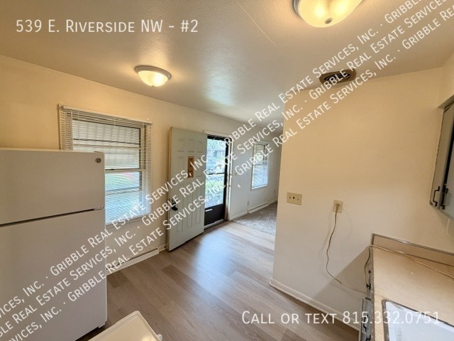 Building Photo - 539 E Riverside Blvd