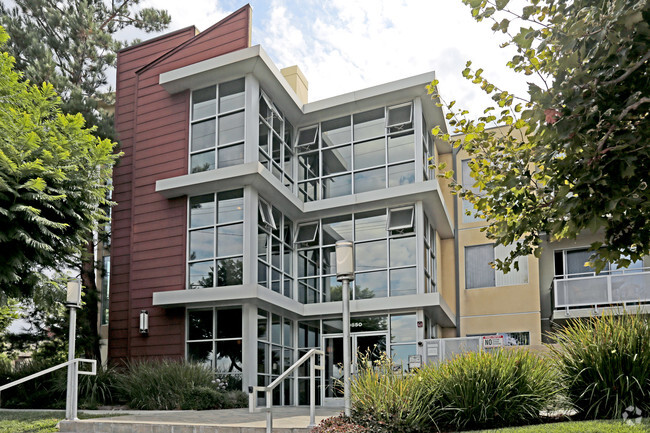 Foto del edificio - Northpoint Apartments at CSUN