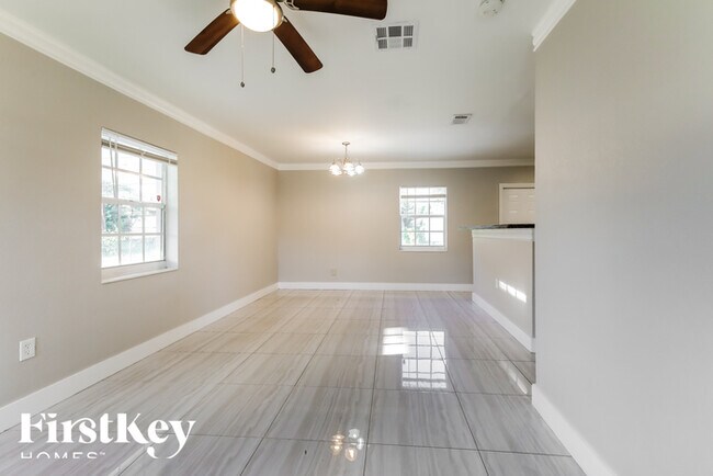 Foto del edificio - 601 NW 194th St