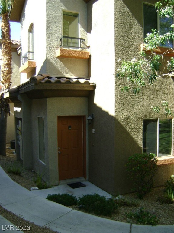 Primary Photo - 7701 W Robindale Rd