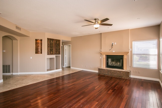 Building Photo - Fabulous home in the Ahwatukee Foothills, ...