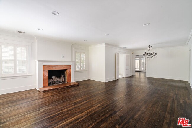 Building Photo - 1343 N Orange Grove Ave