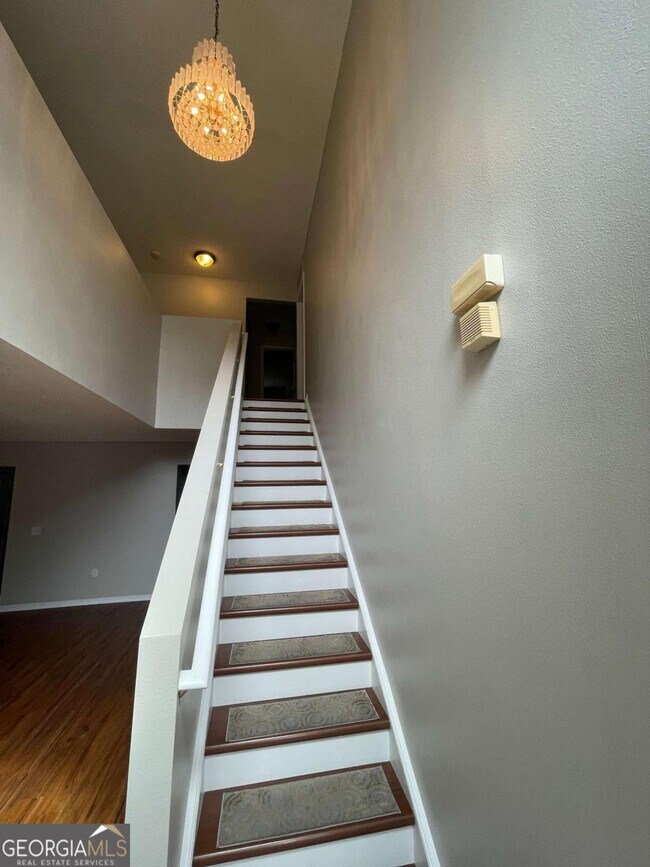 Foto del edificio - 421 Brooklet Cir