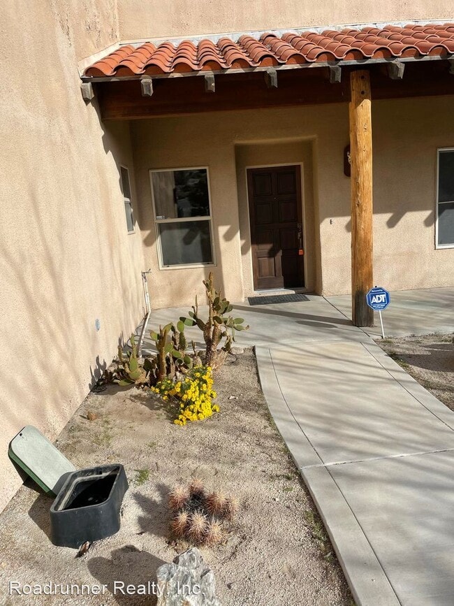 Building Photo - 4 br, 2 bath House - 6231 Mirlo Rd