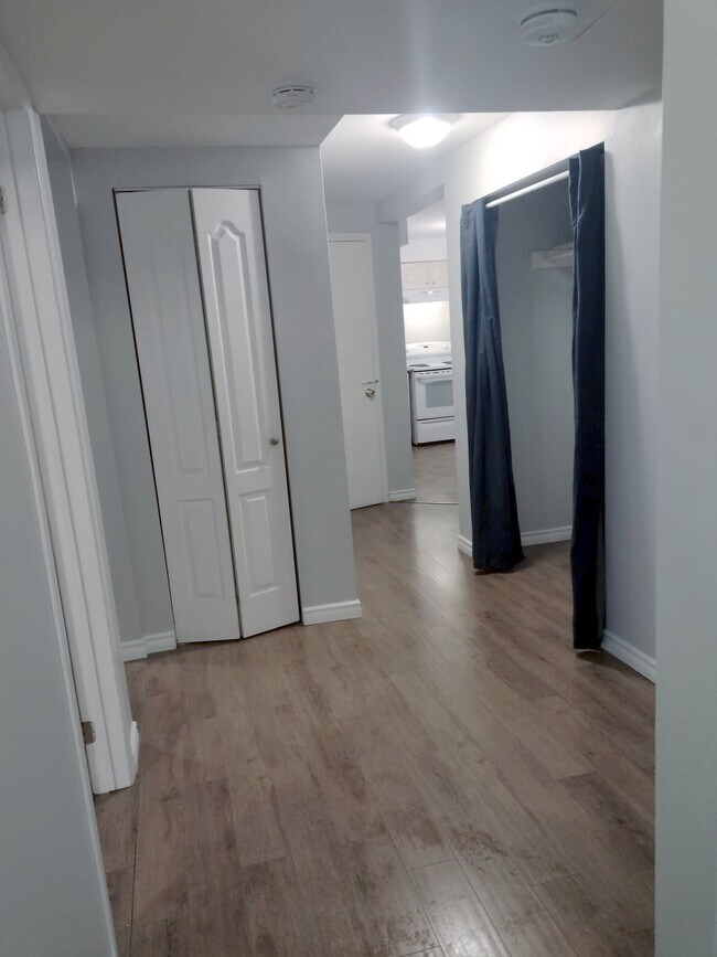 Building Photo - 48 Patterson Cres