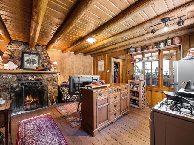 Building Photo - 6547 S Brook Forest Rd