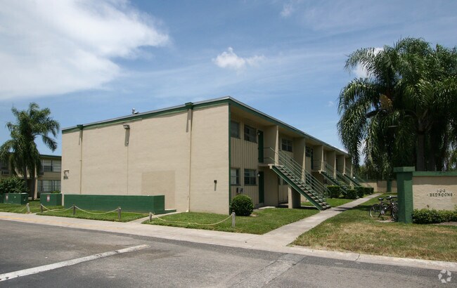 Greenway Apartments Sarasota Fl Apartments Com
