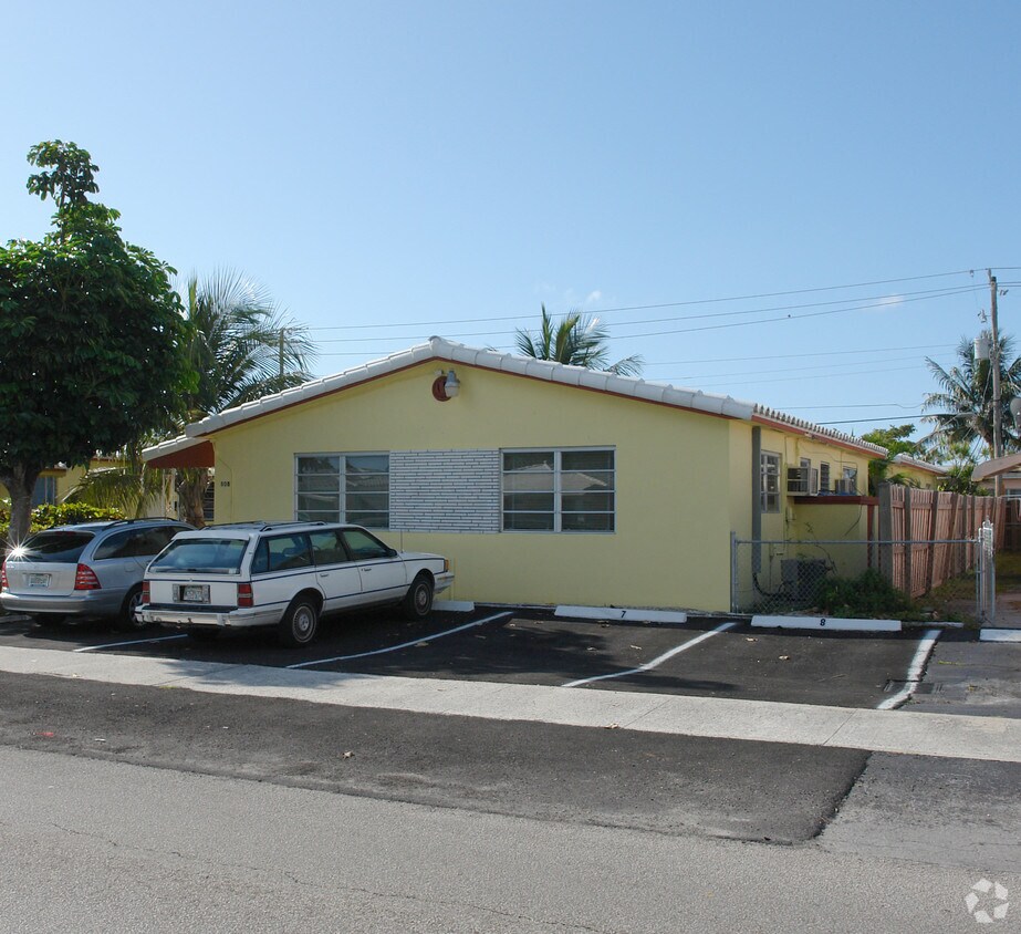 Building Photo - 808 Moffett St