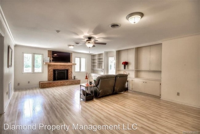Building Photo - 4 br, 3 bath House - 5739 Lovers Lane