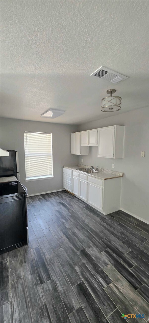 Building Photo - 1802 Windward Dr