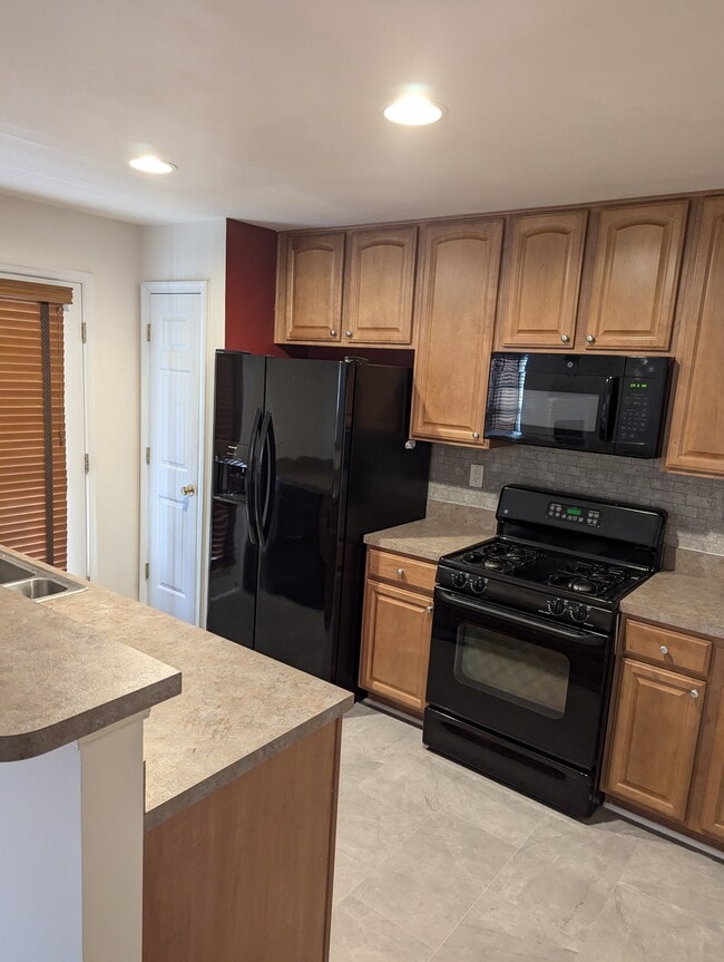 Building Photo - 2052 Astilbe Way