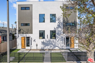 Building Photo - 2923 Burnside Ave