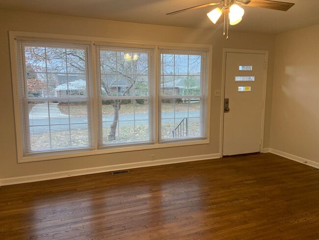 Foto del edificio - Renovated 3 Bedroom across from Golden Gat...