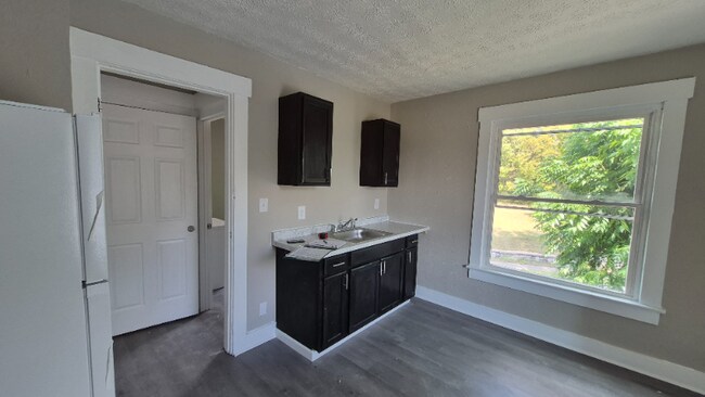 Foto del edificio - 912 Riverview Terrace